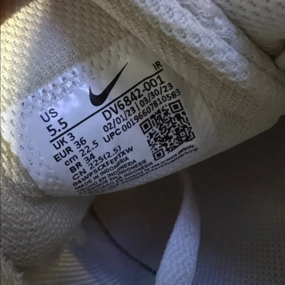 Nike White Black Sneakers with Gold Swoosh - Picture 8 of 8